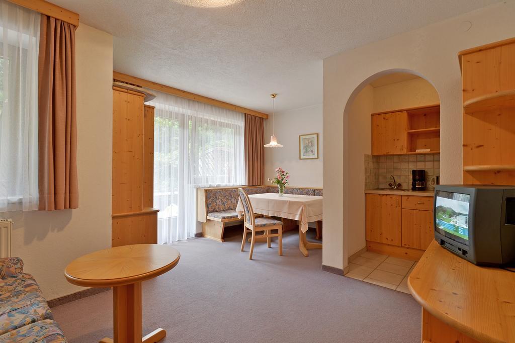Landhaus Zum Griena Mayrhofen Δωμάτιο φωτογραφία